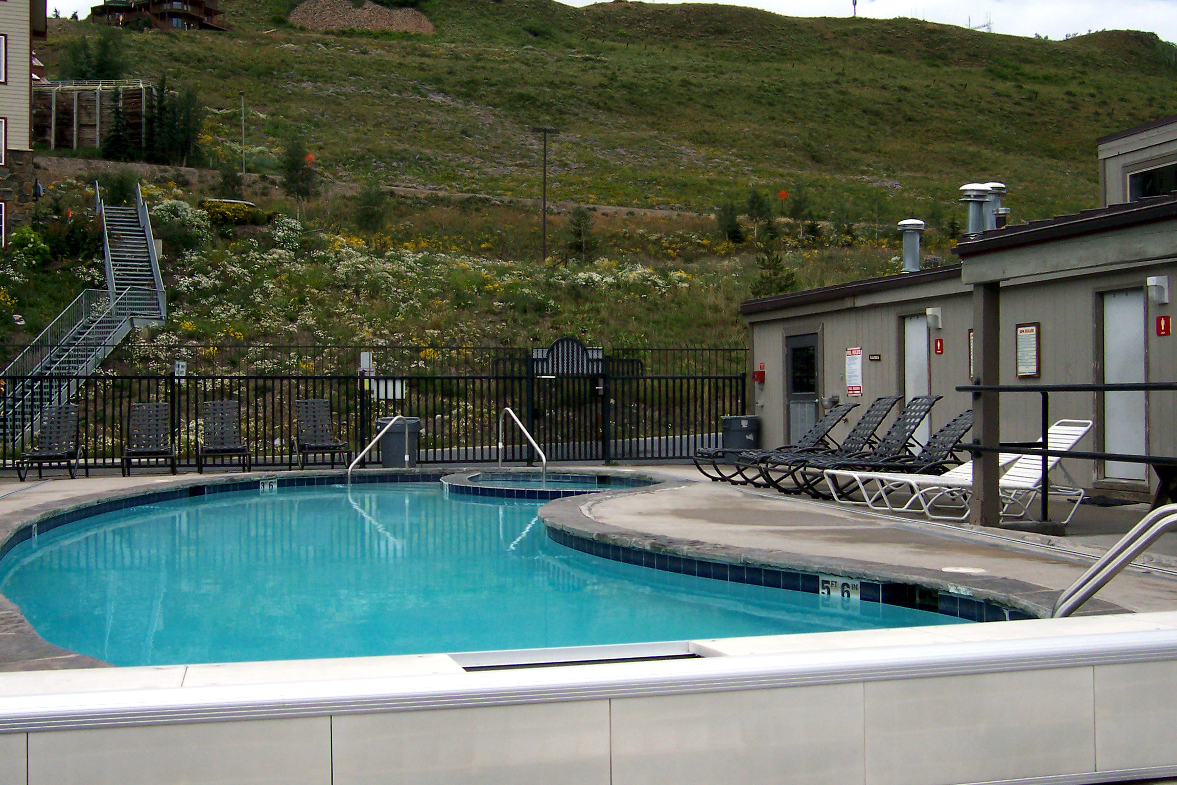 Crested Butte pool at Chateaux condominiums